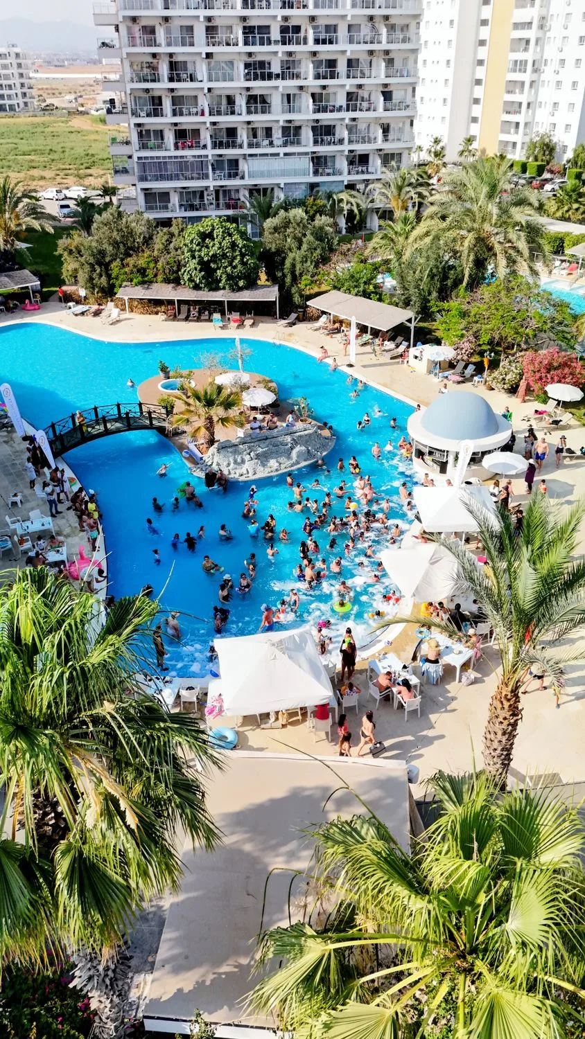 Caesar Resort havuz ve sosyal alan